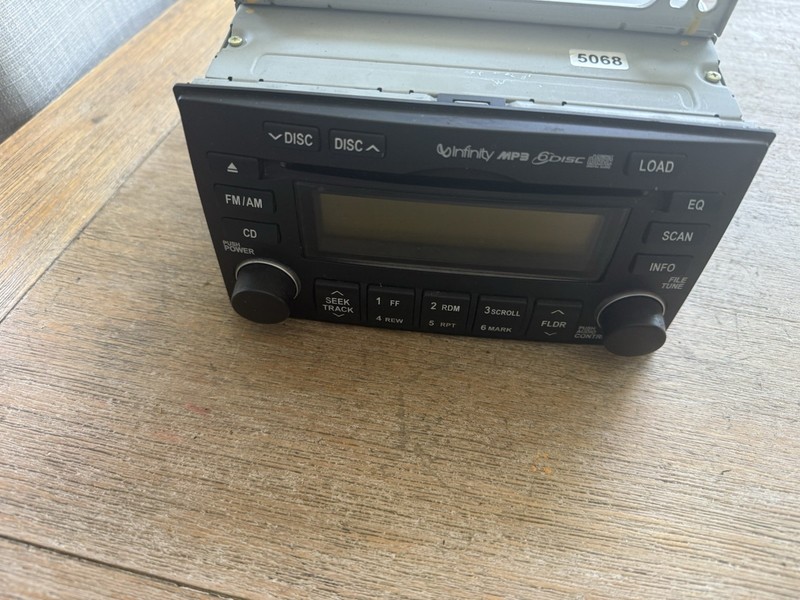 2007-2010 HYUNDAI OEM ENTOURAGE FRONT CD PLAYER AM FM MEDIA RADIO STEREO HEAD