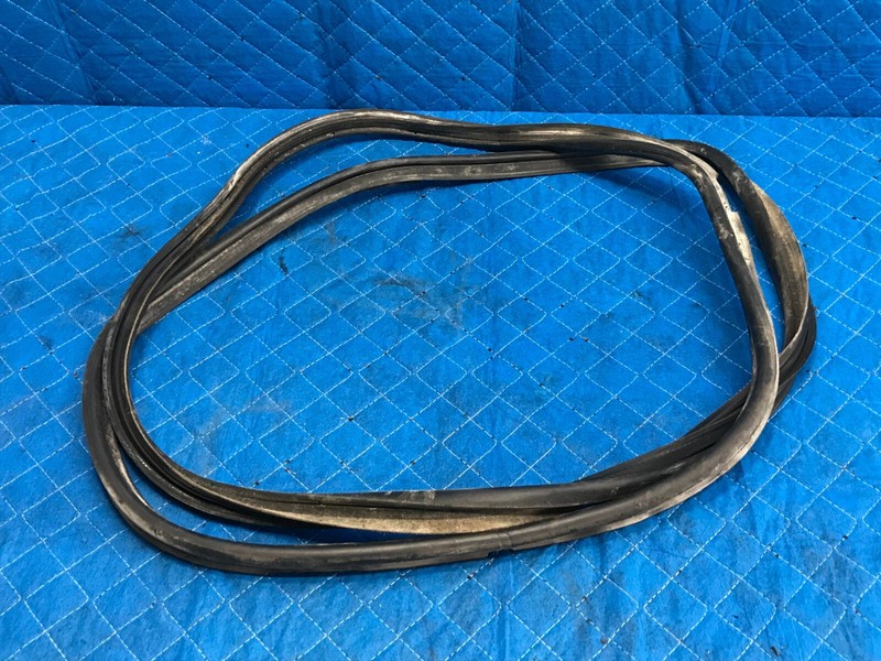 01-06 LEXUS LS430 REAR TRUNK LID LUGGAGE WEATHERSTRIP SEAL OEM