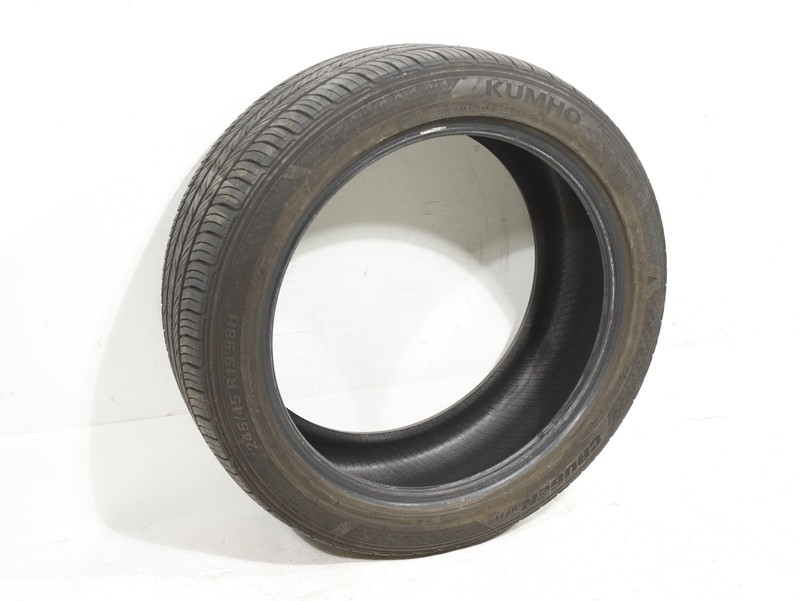 Used Tire CUMHO Crugen 245/45/R19 R19 98H Life 70% OEM (LOCAL ONLY)