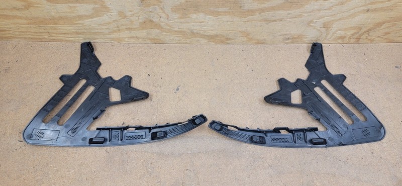 2018 - 2021 GMC TERRAIN Front Bumper UpperFoglight Cover Brackets OEM 84418527