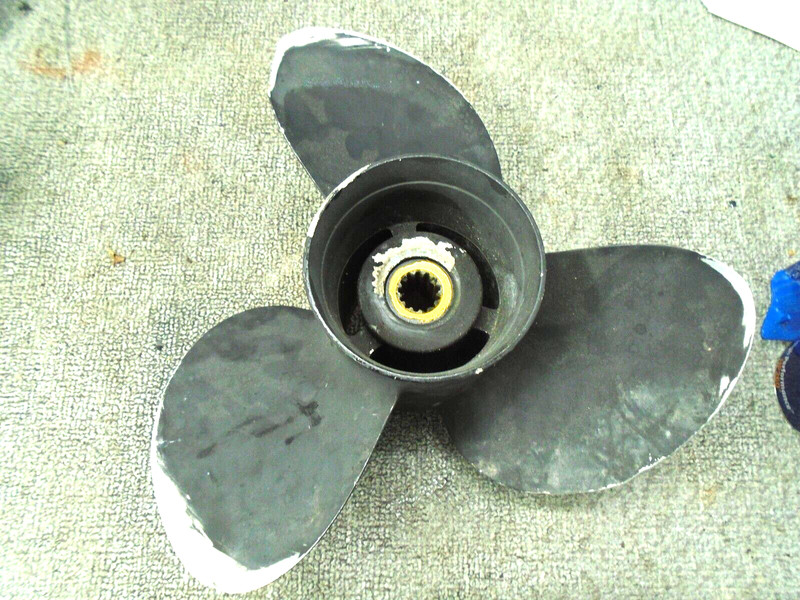 SOLAS RUBEX3 ALUMINUM PROPELLER STANDARD R/H 13 1/2 DIA 15p 15 SPLINE WITH HUB