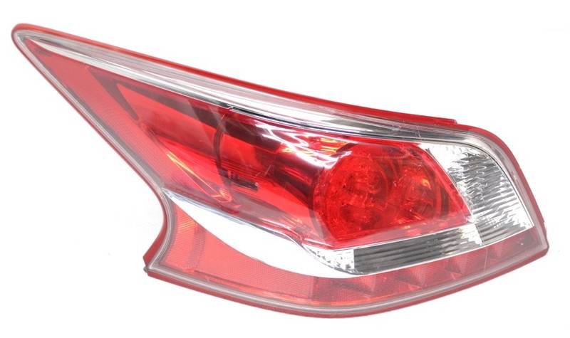OEM Nissan Altima Sedan Outer Left LED Tail Lamp 26555-3TG0B - Lens Chipped