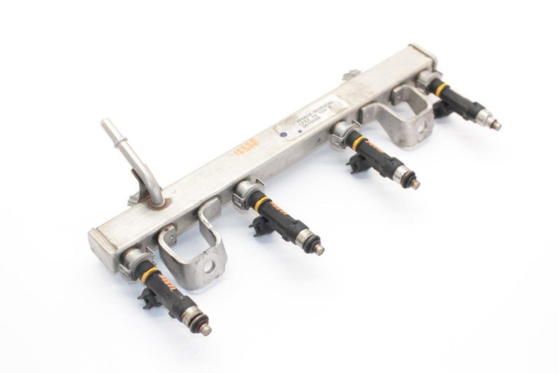 06-15 Mazda Mx-5 Miata NC Fuel Injectors with Fuel Rail LFE213150