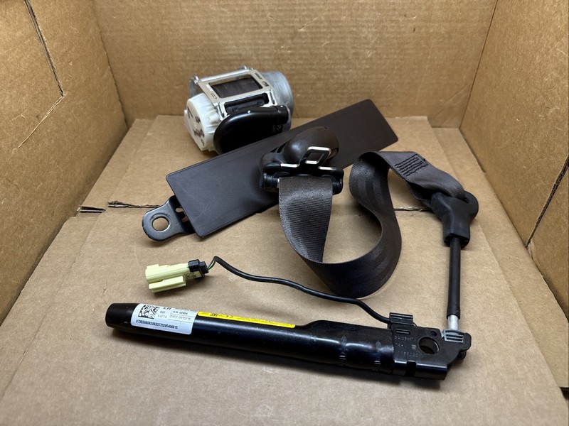 2015-2018 Renegade Front Left Driver Side Seat Belt Seatbelt Retractor Brown