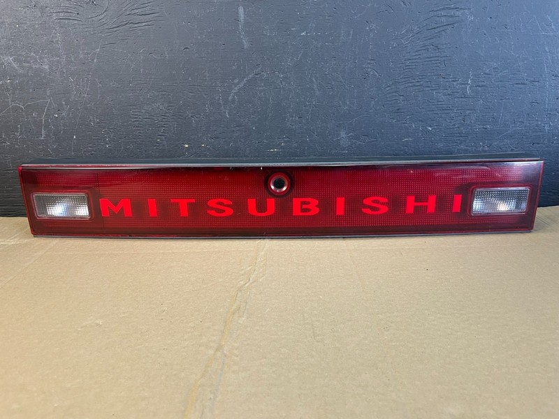 1994 Mitsubishi 3000 GT Tailgate Bootlid Trim Molding Cover Reflector AC9680