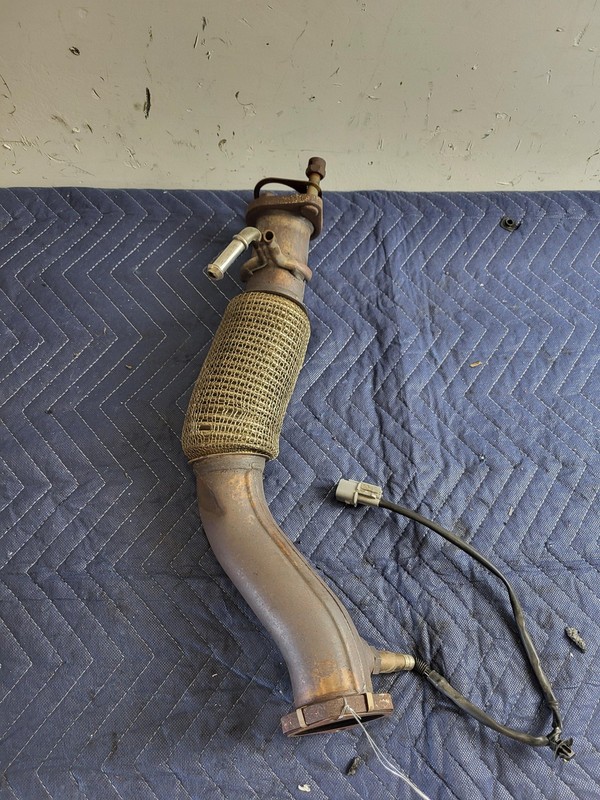 Used Oem Hyundai Front Exhaust Intermediate Pipe 1.6L FWD for 2018-2021 Kona