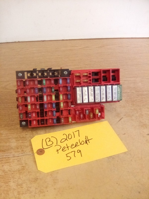 2017 Peterbilt 579 Fuse/Relay Block