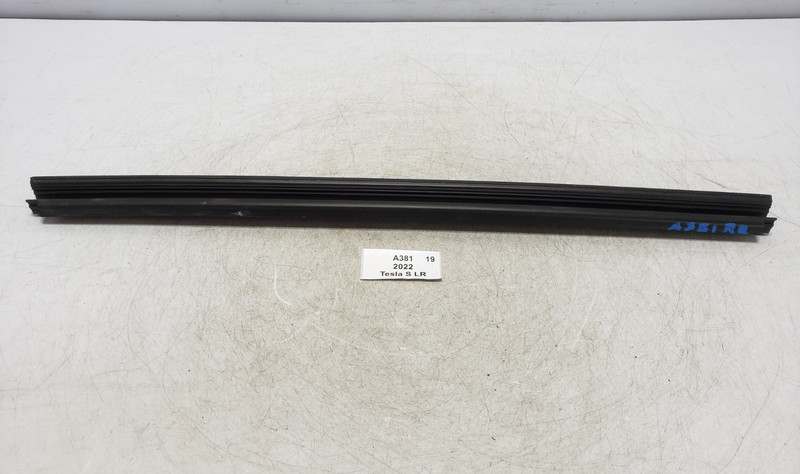 ✅ 21-25 OEM Tesla Model S Rear Right Passenger Door Window Weatherstrip Seal