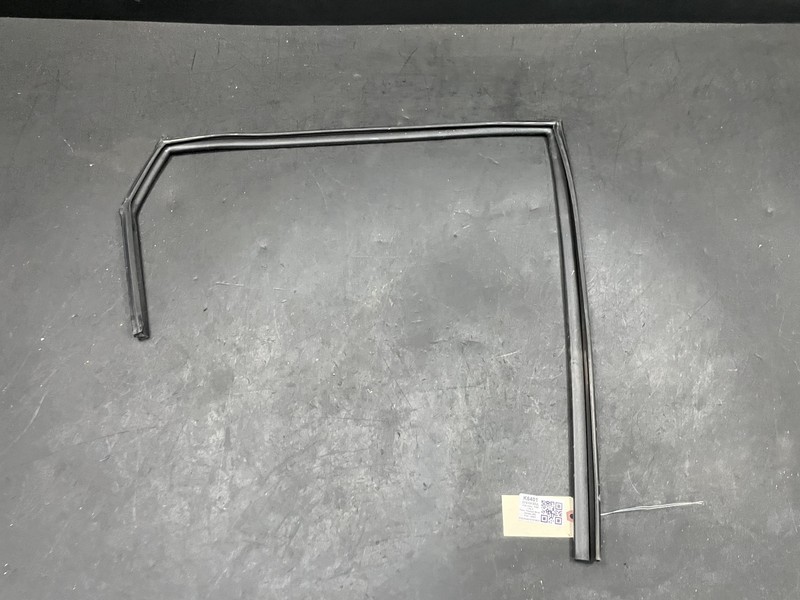 Rear Right Door Window Glass Run Channel 2019 KIA Soul 83540-B2000 2014-2019