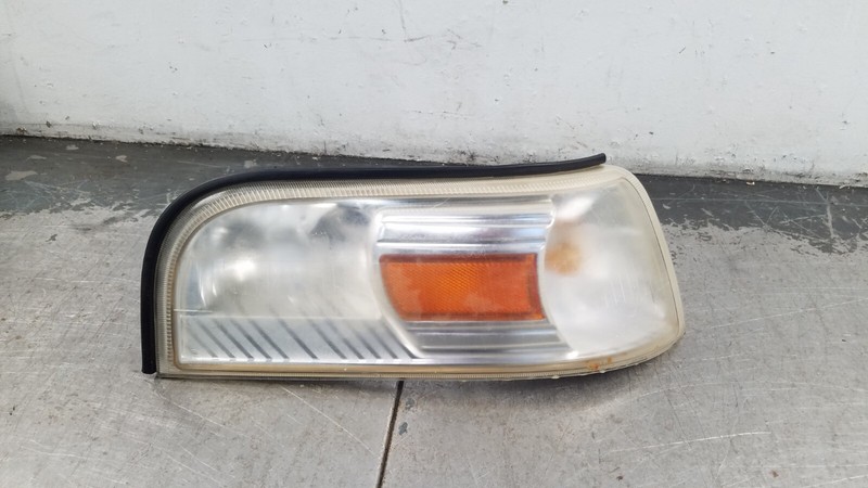 2007 Grand Marquis / Crown Vic Victoria Right Turn Signal / Park Light #2679 VV2