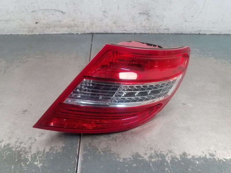 2009 Mercedes Benz AMG C 63 Right Passenger Tail Light #4942 i4
