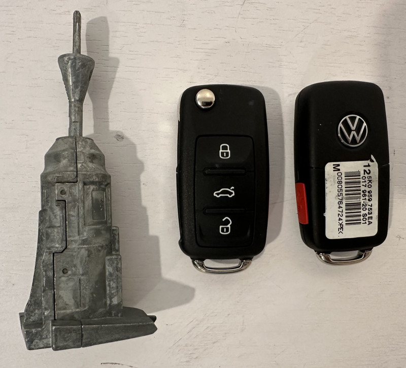 2022 OEM PASSAT DOOR LOCK CYLINDER AND 2 KEYS VW