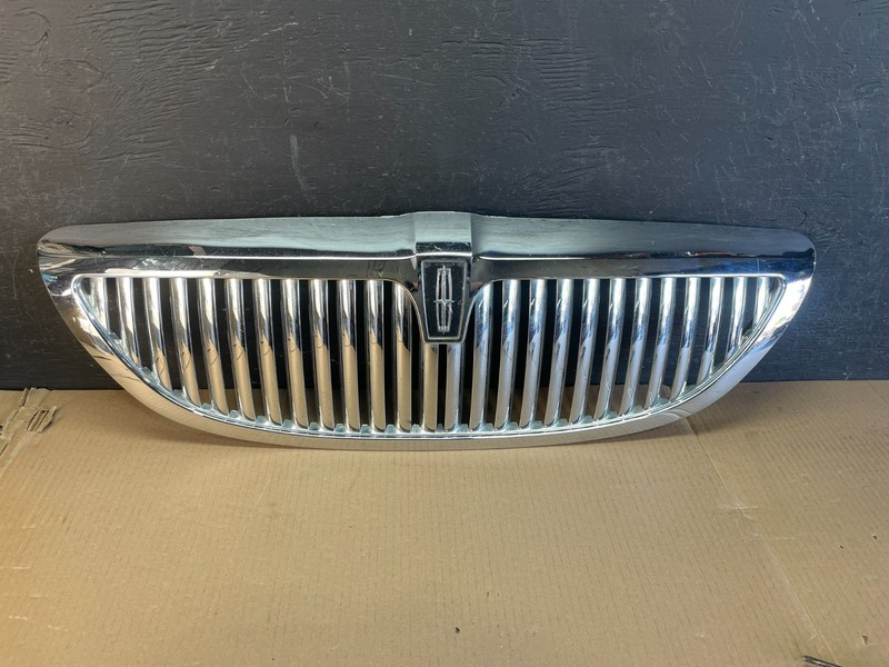 2003 to 2011 Lincoln Town Car Front Upper Grille Grill Chrome W/Emblem AE3571 DG