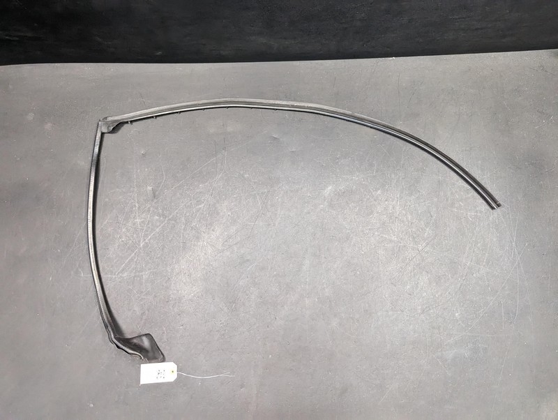 Rear Left Door Lower Weatherstrip 2018 Audi A6 4G0839717C 2012 2013 2014 - 2017