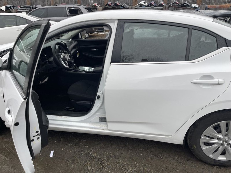 2020-2024 NISSAN SENTRA LEFT ROCKER W/POST WHITE PC:QM1 2.0L AT FWD 28K S 64249