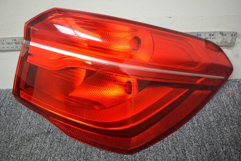 2016-2018 BMW X1 RIGHT SIDE TAIL LIGHT FACTORY OEM