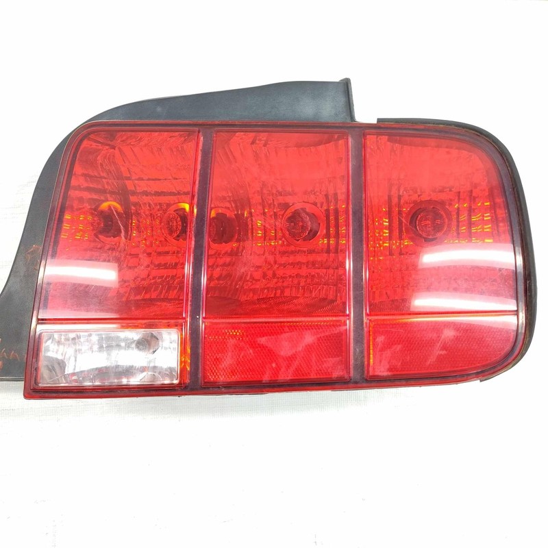 2008 Mustang RH Passenger Tail Light Assembly Light Scratches P/N 6R3Z13404AB