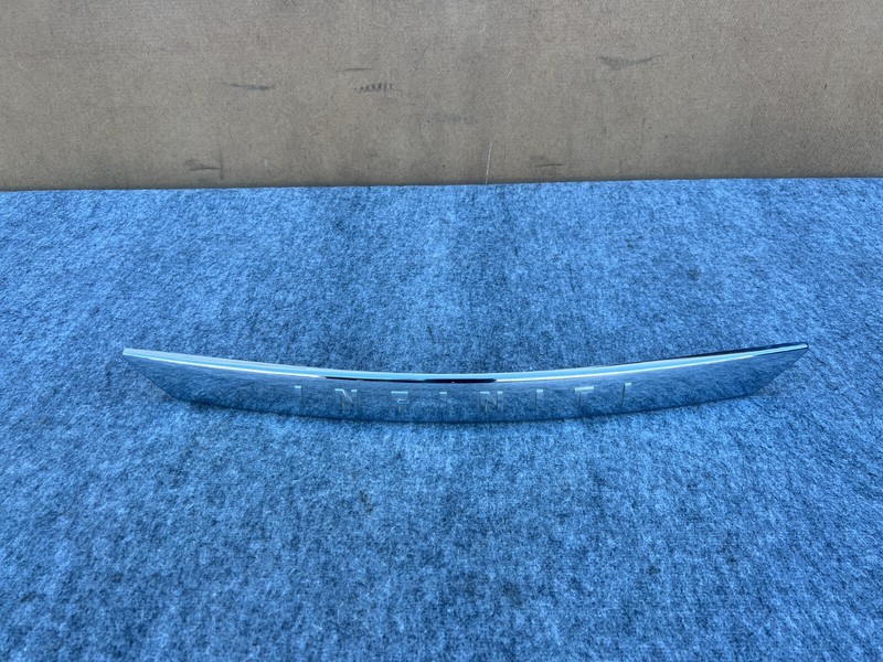 INFINITI QX80 QX56 11-17 OEM LIFTGATE TAILGATE TRUNK UPPER MOLDING TRIM COVER