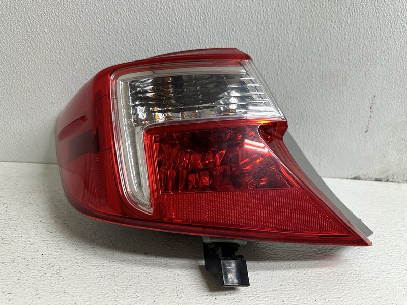 2012-2014 Toyota CamryLeft Driver Qrt Mtd Tail Light Lamp Taillight Taillamp