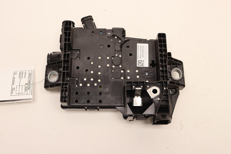 2019 VOLVO XC40 2.0L PRIMARY BATTERY TERMINAL FUSE RELAY BOX OEM