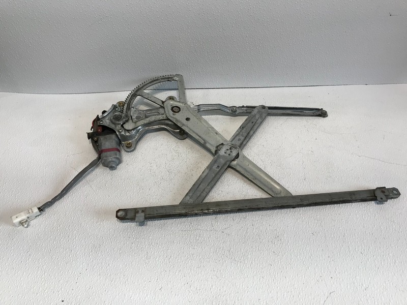 01-07 TOYOTA SEQUOIA FRONT RIGHT RH PASSENGER DOOR WINDOW REGULATOR W/ MOTOR OEM
