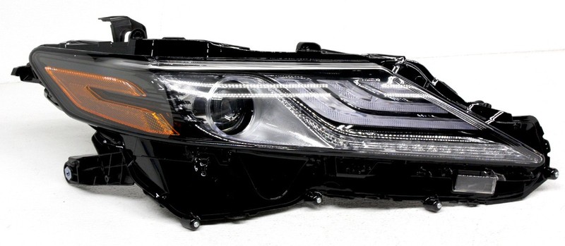 OEM Toyota Camry XSE Right Passenger Side LED Headlamp Tab Missing 81110-06D80