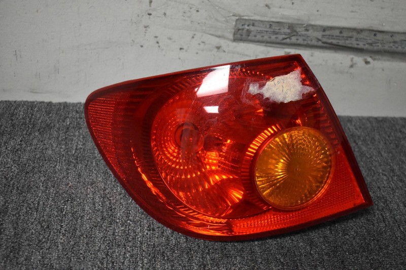 TOYOTA TAIL LIGHT LEFT SIDE FACTORY OEM