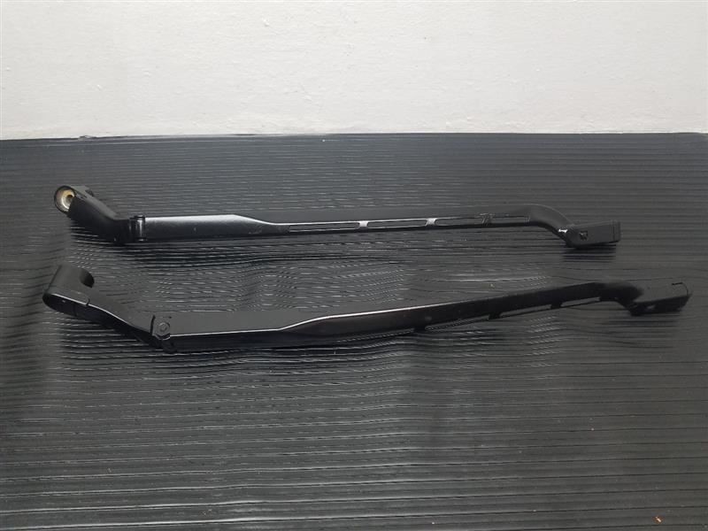 14-19 Chevrolet Silverado Windshield Wiper Arms Pair OEM 84372499
