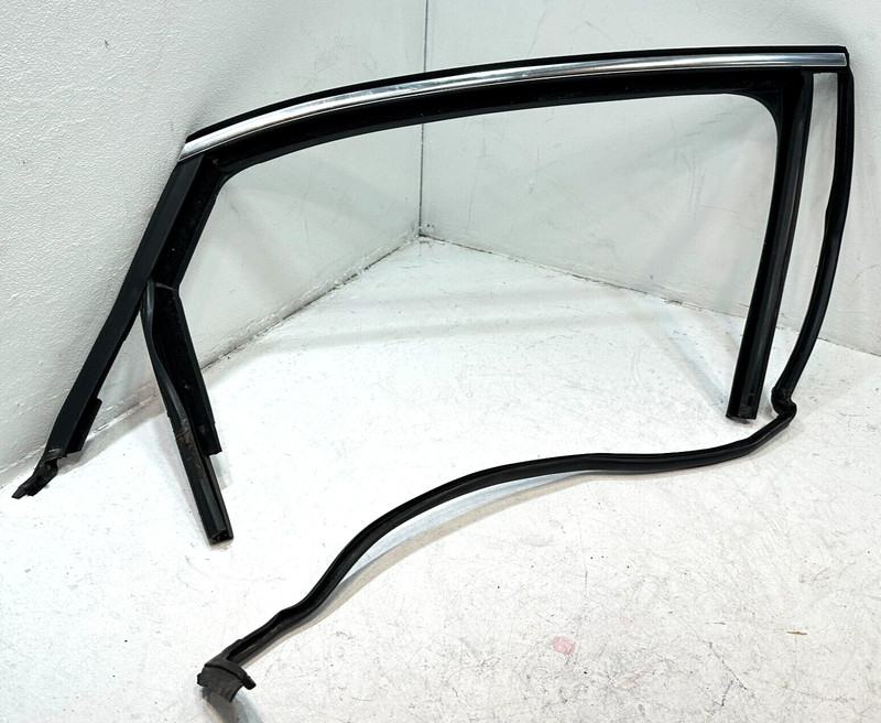 VOLKSWAGEN PASSAT SE 2012-2018 REAR PASSENGER DOOR WINDOW RUN CHANNEL SEAL OEM