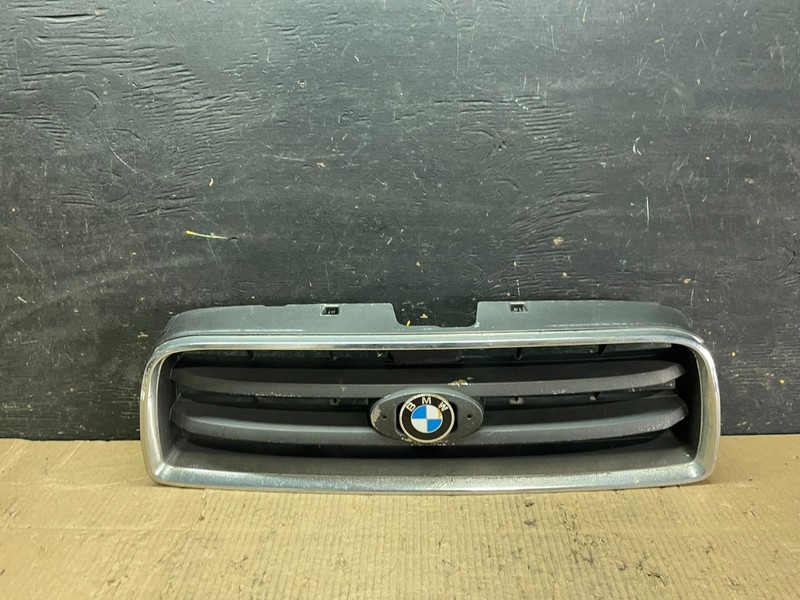 2003 to 2005 Subaru Forester Front Upper Grill Grille Oem U6079 DG