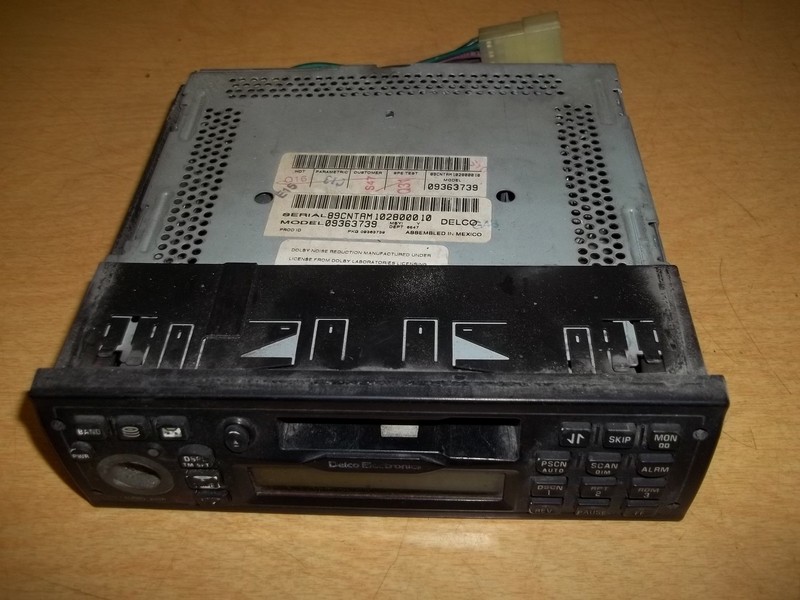 Delco AM/FM Cassette Radio 09363739 *FREE SHIPPING*
