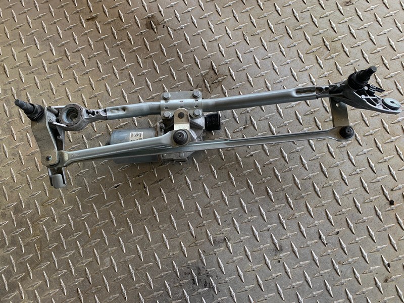 2010 BMW 328I E90 328 335 I Windshield Wiper Linkage Motor Assembly VALEO