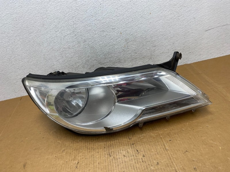 2009 to 2011 Volkswagen Tiguan Right Passenger Halogen Headlight Oem AD9332 DW