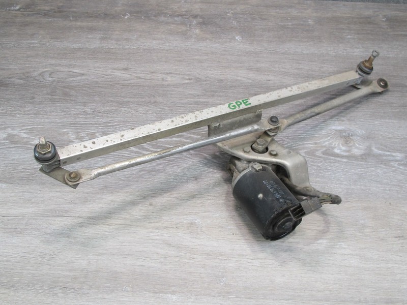 1983-1986 PORSCHE 928 S FRONT WINDSHIELD WIPER TRANSMISSION LINKAGE W/ MOTOR
