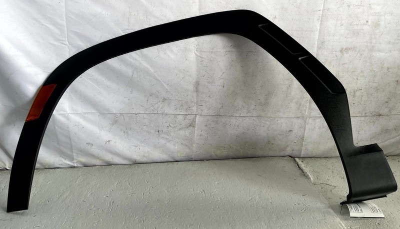 2025-2026 HYUNDAI TUCSON FRONT LEFT SIDE WHEEL ARCH MOLDING 87713CW500 # 112027