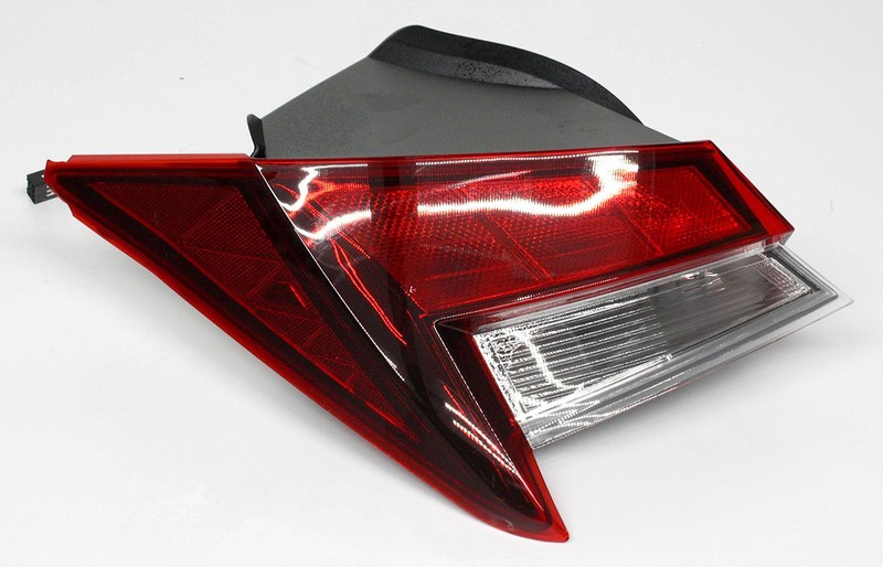 OEM Left Driver Side Halogen Tail Lamp For Hyundai Elantra 92401-AA020 Lens Chip