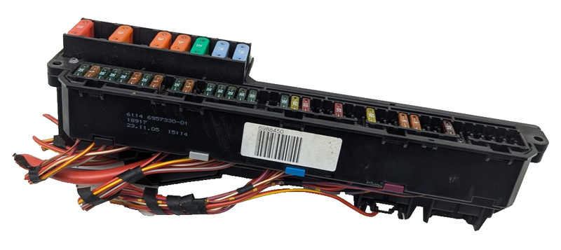 2004-2005 BMW 525xi 545I - FUSE BOX6957330 OEM