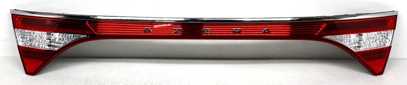OEM Gate Mounted Center Tail Lamp For Hyundai Azera Limited - Chrome Trim Flaws