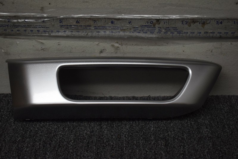 2014-2016 RANGE ROVER FRONT RIGHT FOG LIGHT BEZEL FACTORY OEM