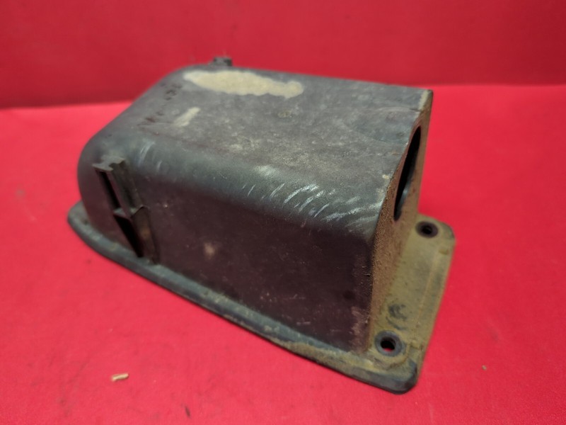 Audi / VW Gear Shifter Retainer Pot 4B0-713-095