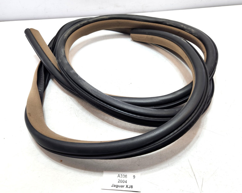 ✅ 04-05 OEM Jaguar XJ8 Front Right Passenger Side Door Body Weatherstrip Seal