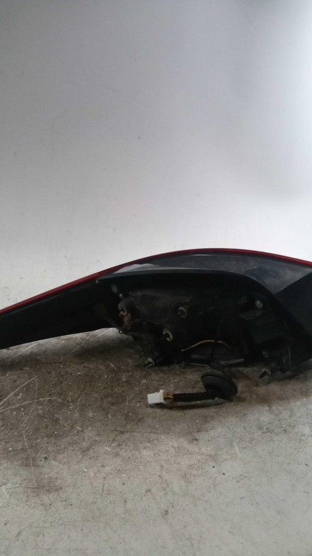 2015 Hyundai Elantra Right Tail Light Assembly White OEM 590490 145K Miles