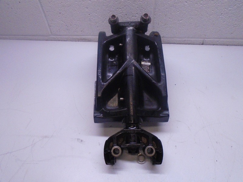 T4 Mercury 40 HP Swivel Bracket 822862A1 W/ Steering Arm 19459T3 19459A 3