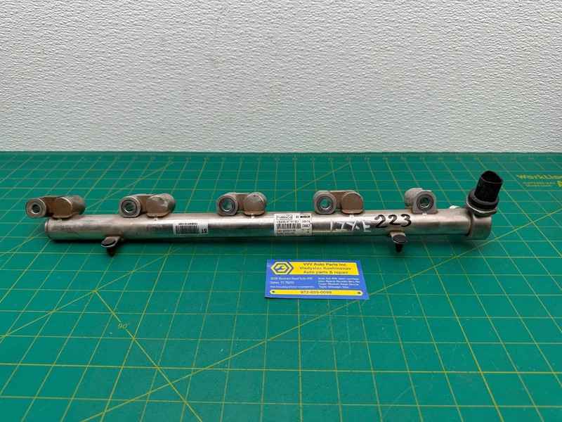 17-19 JAGUAR XE 2.0L engine FUEL INJECTOR RAIL OEM