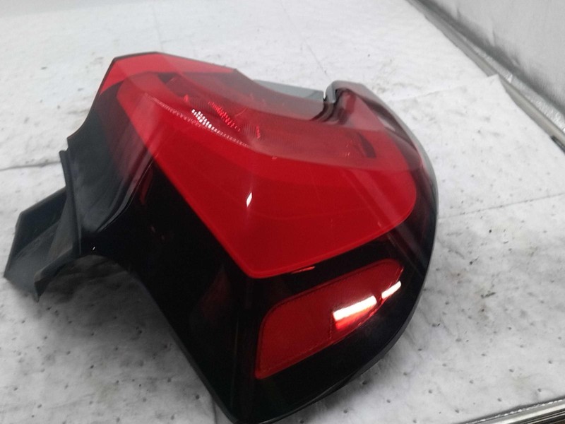 Used Left Tail Light Assembly fits: 2020 Gmc Terrain SLE quarter panel mounted L