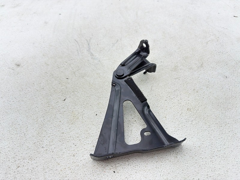 2015 TOYOTA PRIUS REAR meddleSECOND 2ND ROW SEAT HINGE BRACKET OEM