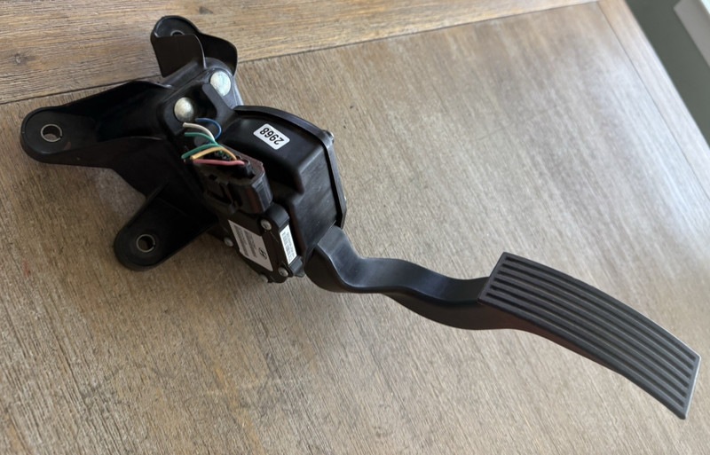 2005-10 Hyundai Sonata Accelerator Electronic Electric Gas Pedal 32700-0A300