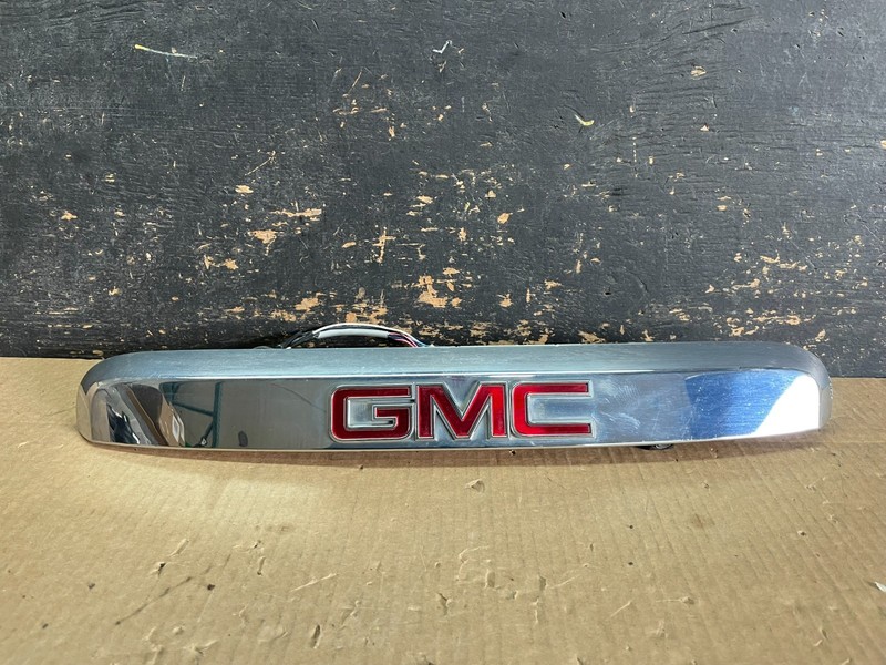 2007-2012 GMC Acadia Chrome Tailgate Rear Finish Molding Back W/Camera AB3093 DG