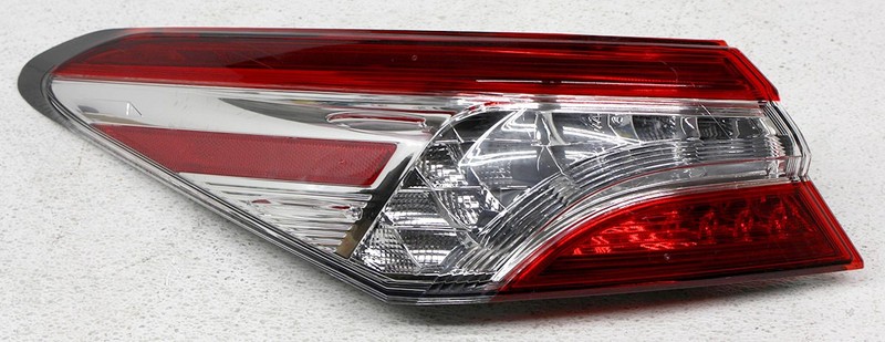 OEM Left Driver Side LED Tail Lamp For Toyota Camry 81560-06730 Lens Crack