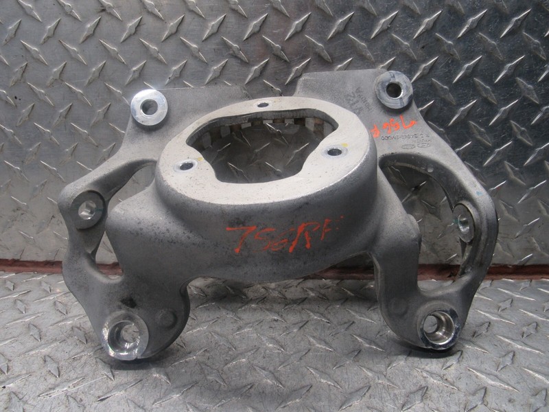 2012 HYUNDAI GENESIS SDN RIGHT PASGR FRONT STRUT SHOCK MOUNT BRACKET 54631-3M000